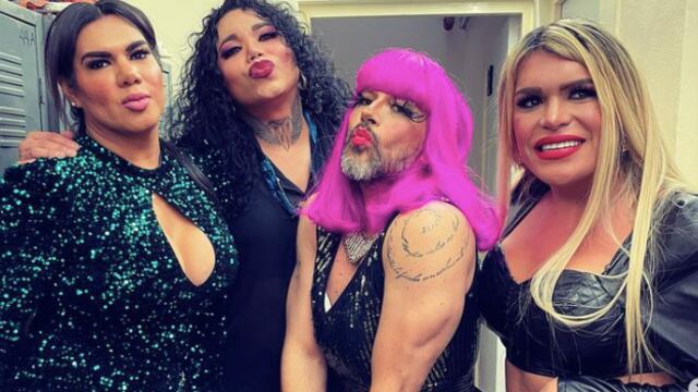 Mauricio Barcelata junto a Las Perdidas