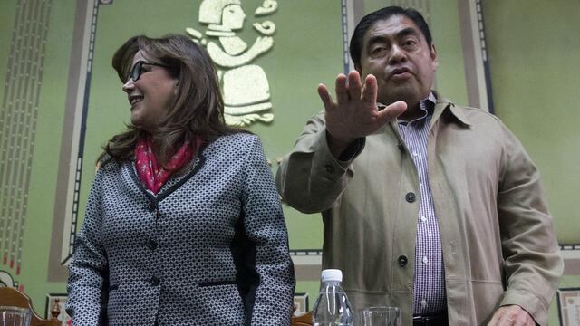 Yeidckol Polevnsky y Luis Miguel Barbosa.