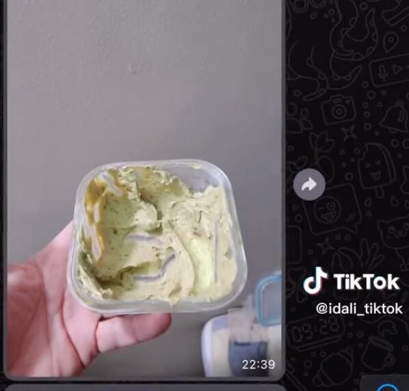 Se pone guacamole en la cara pensando que era mascarilla