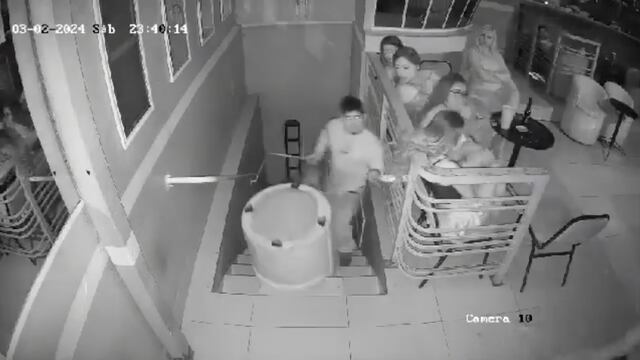 Sujeto quiso amedrentar un bar con una motosierra, pero lo sacaron a sillazos