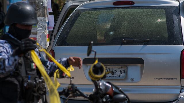 Escena del crimen afuera del "Caballo Blanco".