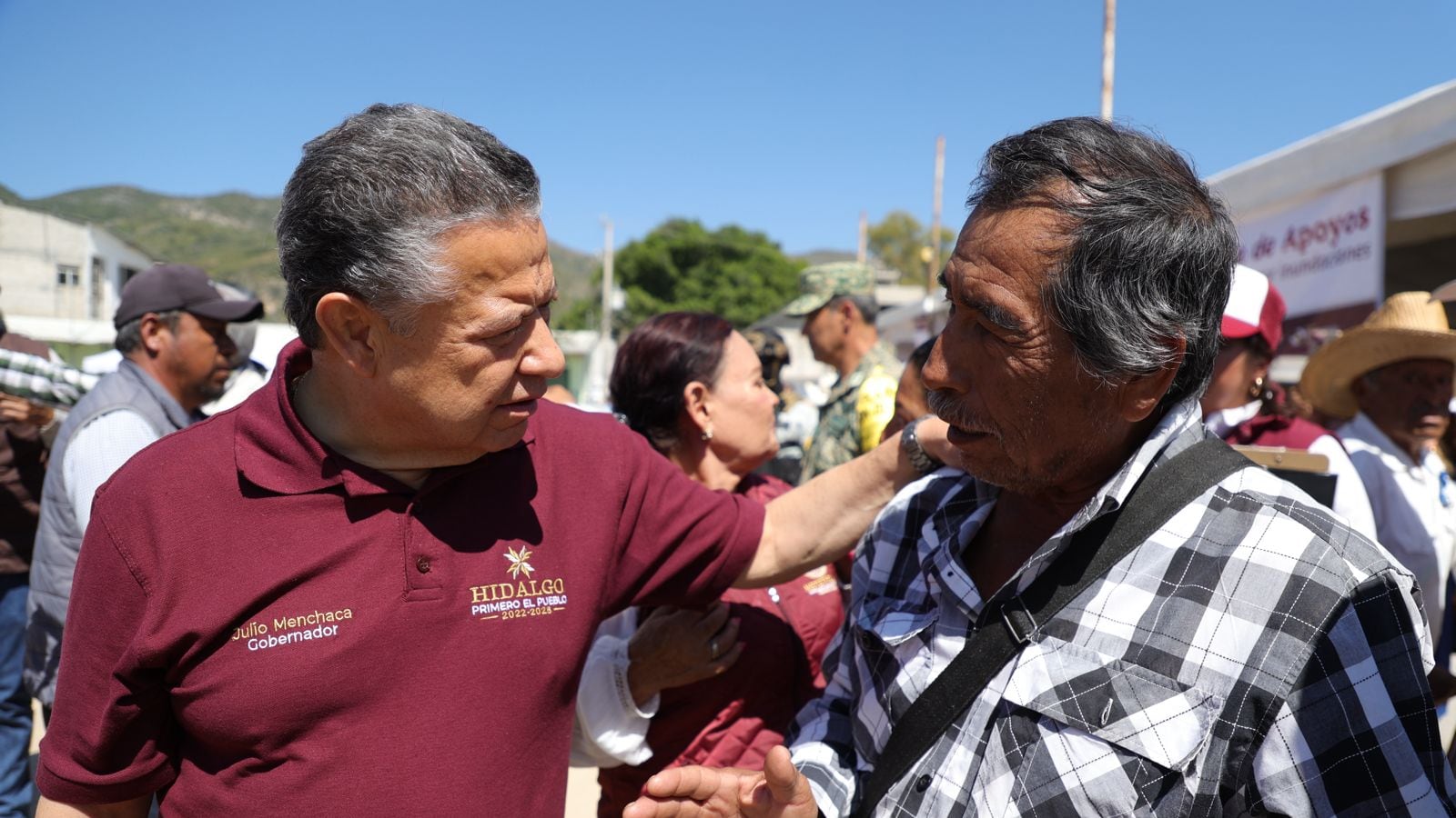 Julio Menchaca encabeza primera entrega de apoyos económicos en Hidalgo