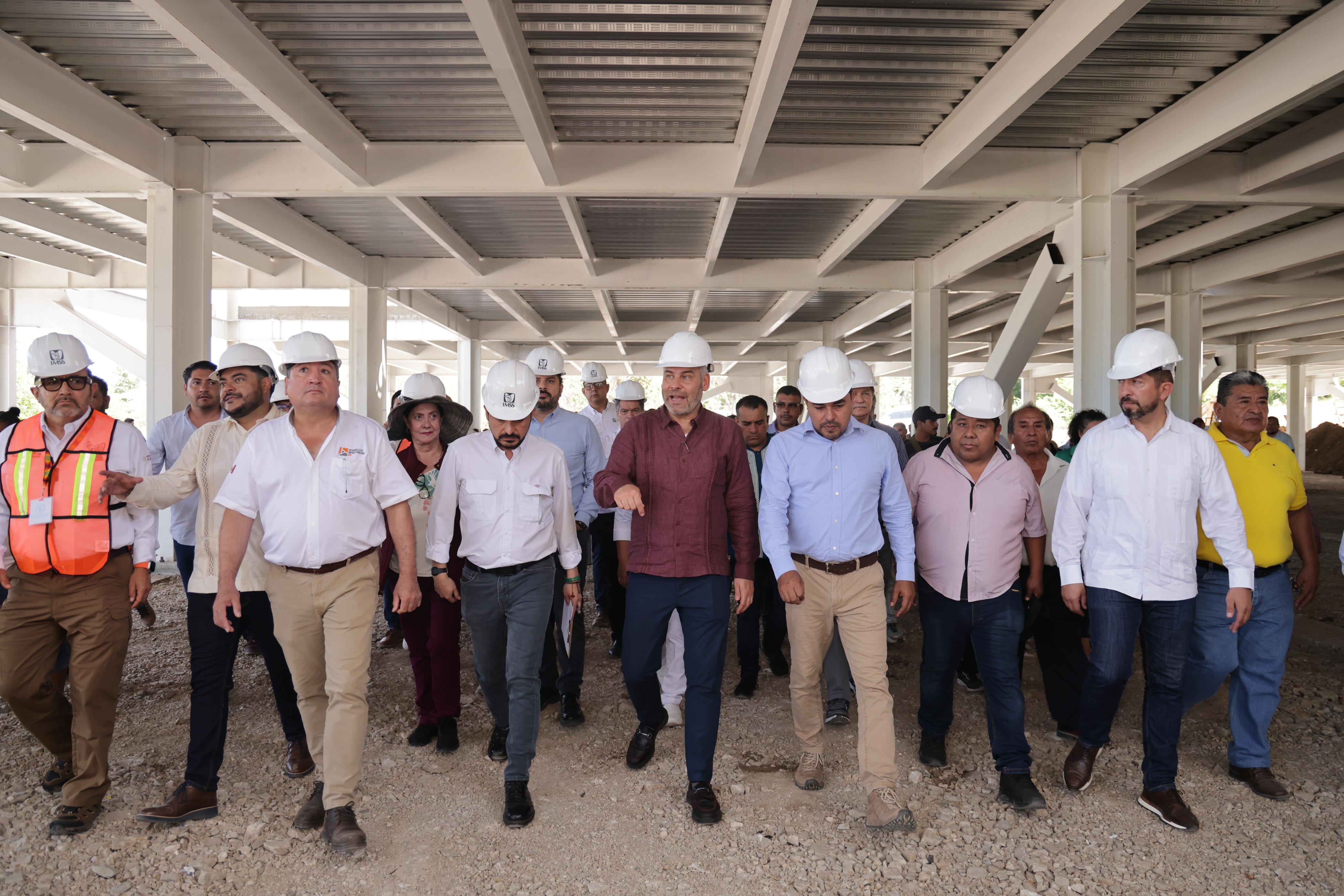 Alfredo Ramírez Bedolla supervisa construcción de hospital
