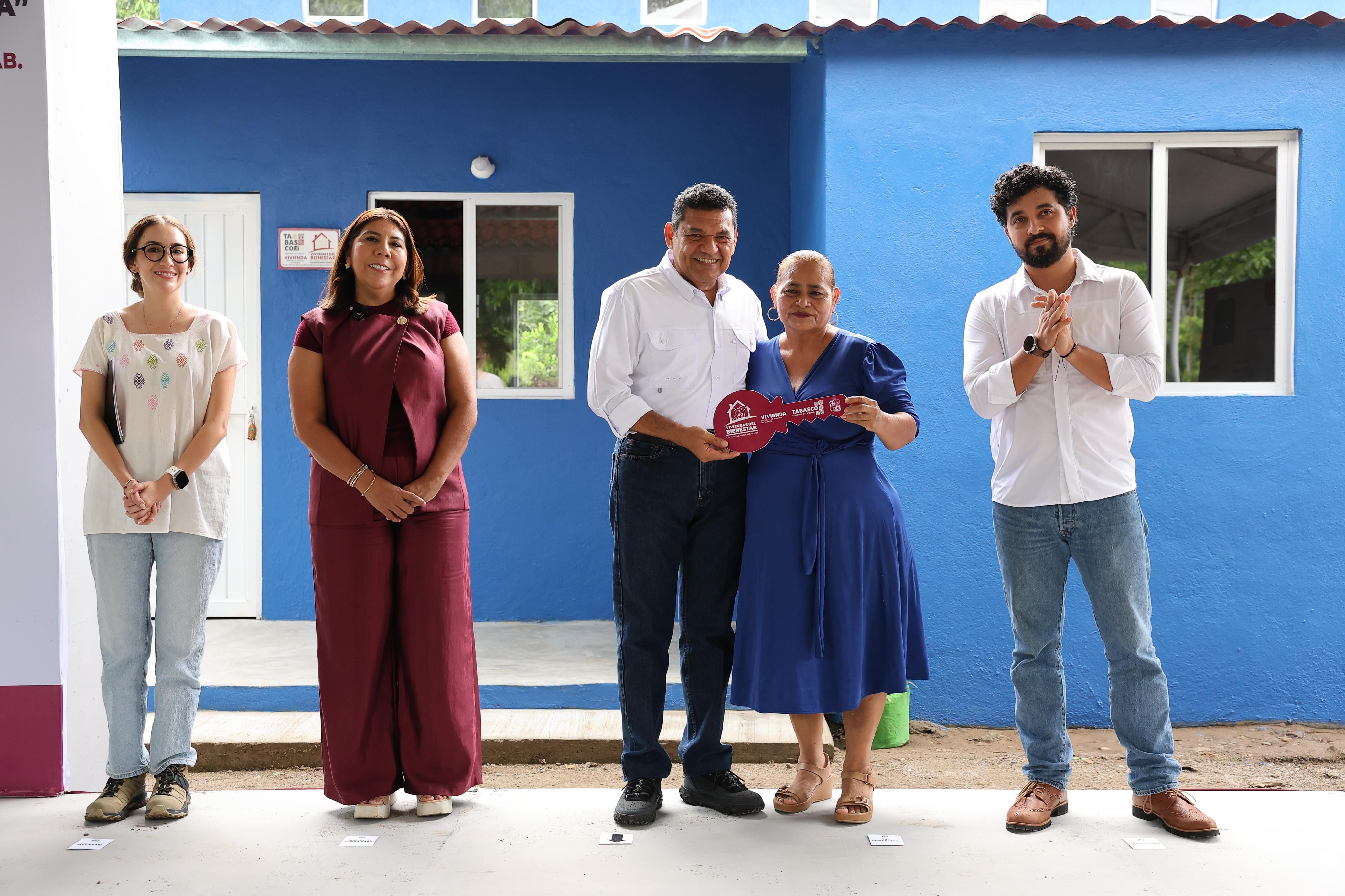 Javier May entrega 58 casas de “Viviendas del Bienestar, Construyendo Esperanzas”.