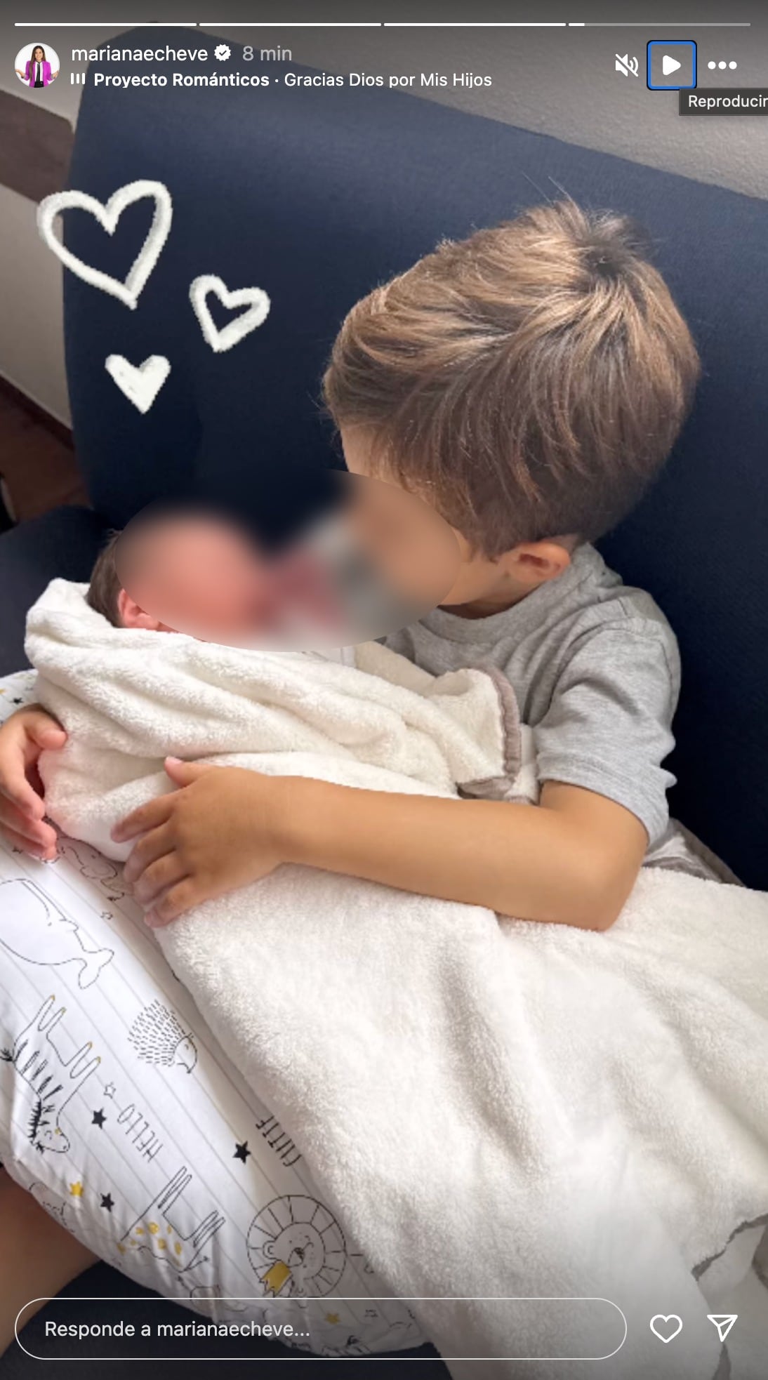 Mariana Echeverría comparte foto de su hijo Lucca y Leo