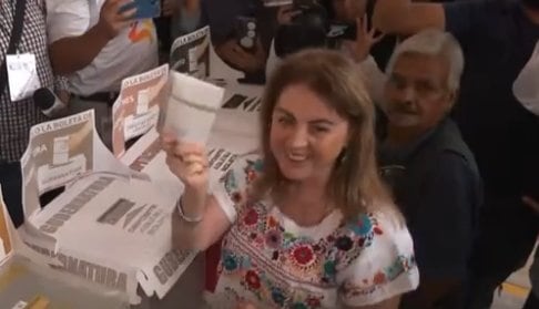 Elecciones Morelos 2024: Margarita González Saravia emite su voto en Cuernavaca