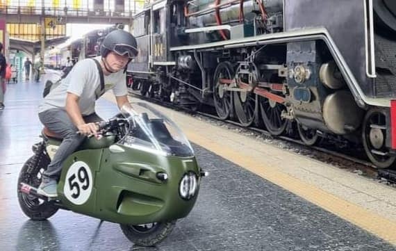 Recrean motocicleta de Bulma de Dragon Ball