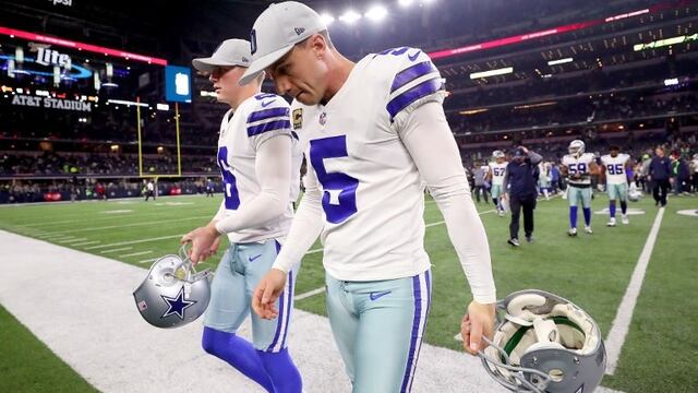 Los Cowboys parten hacia el vestuario.