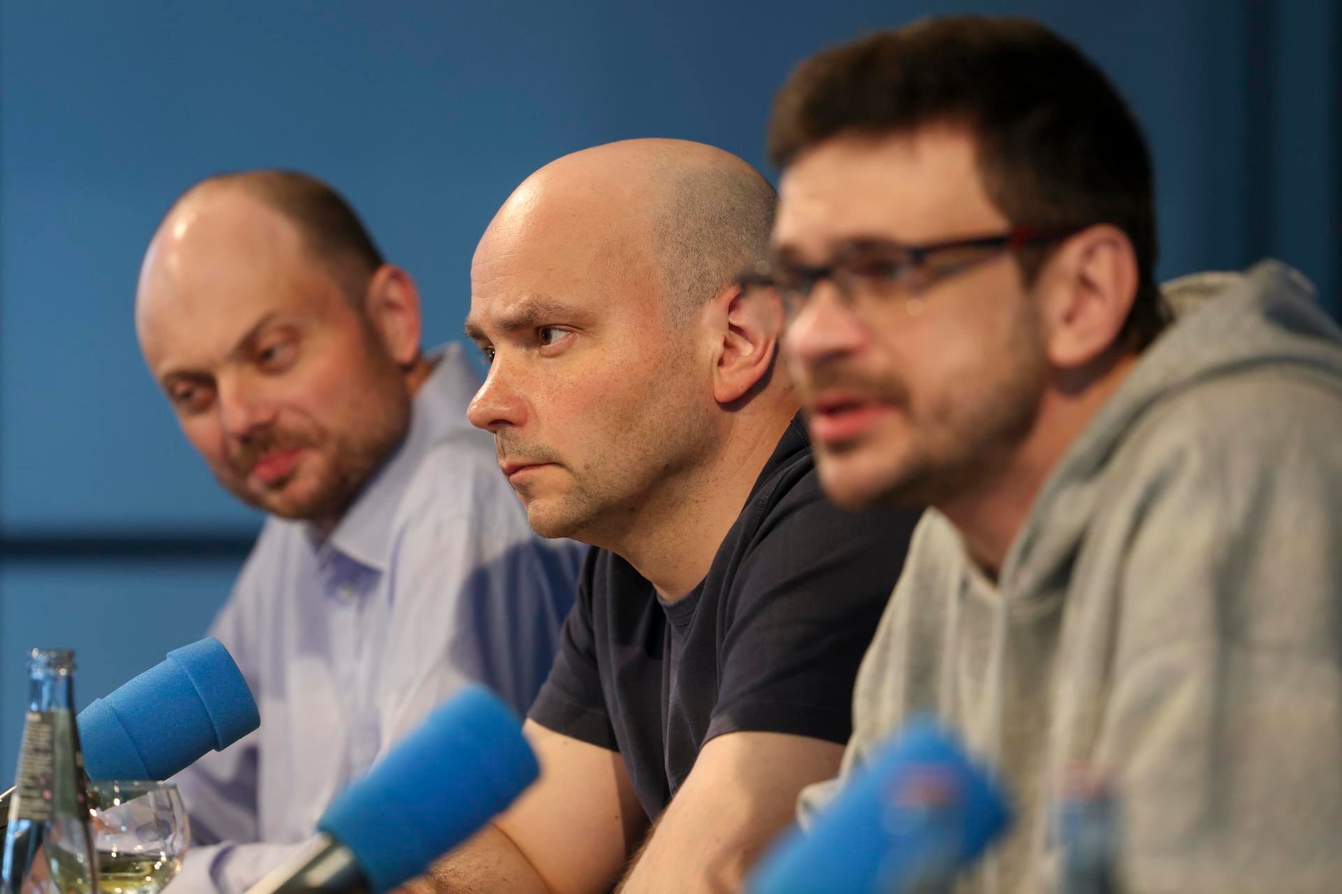 prisioneros rusos invitan a tender la mano a la gente de Rusia