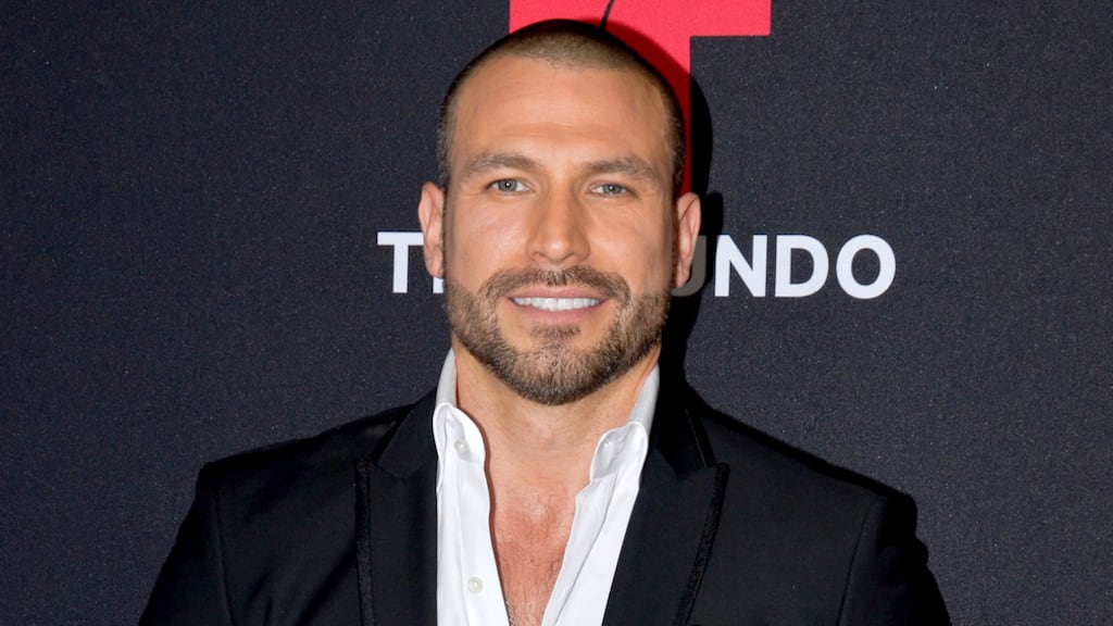 Captan a Rafael Amaya en su nuevo proyecto, ‘Cuando los muertos resucitan’