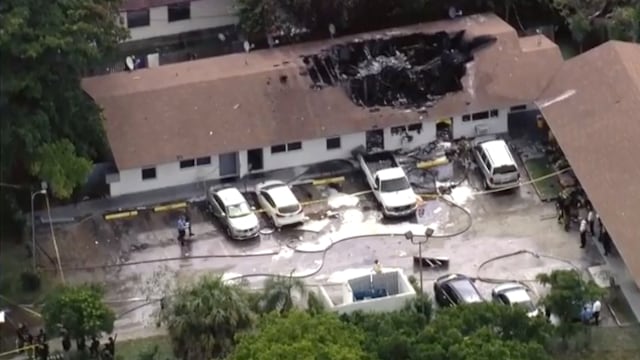 Un Helicóptero de Bomberos se desplomó sobre un edificio residencial en Florida