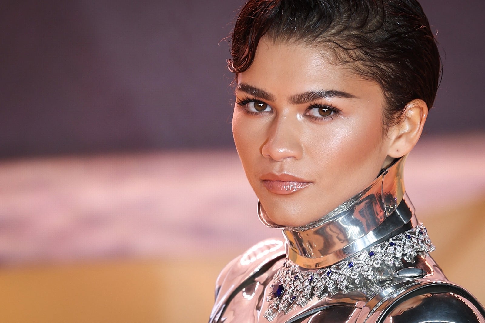 Zendaya en traje de Thierry Mugler