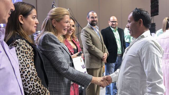 Maru Campos con Sindicato de Trabajadores de Chihuahua