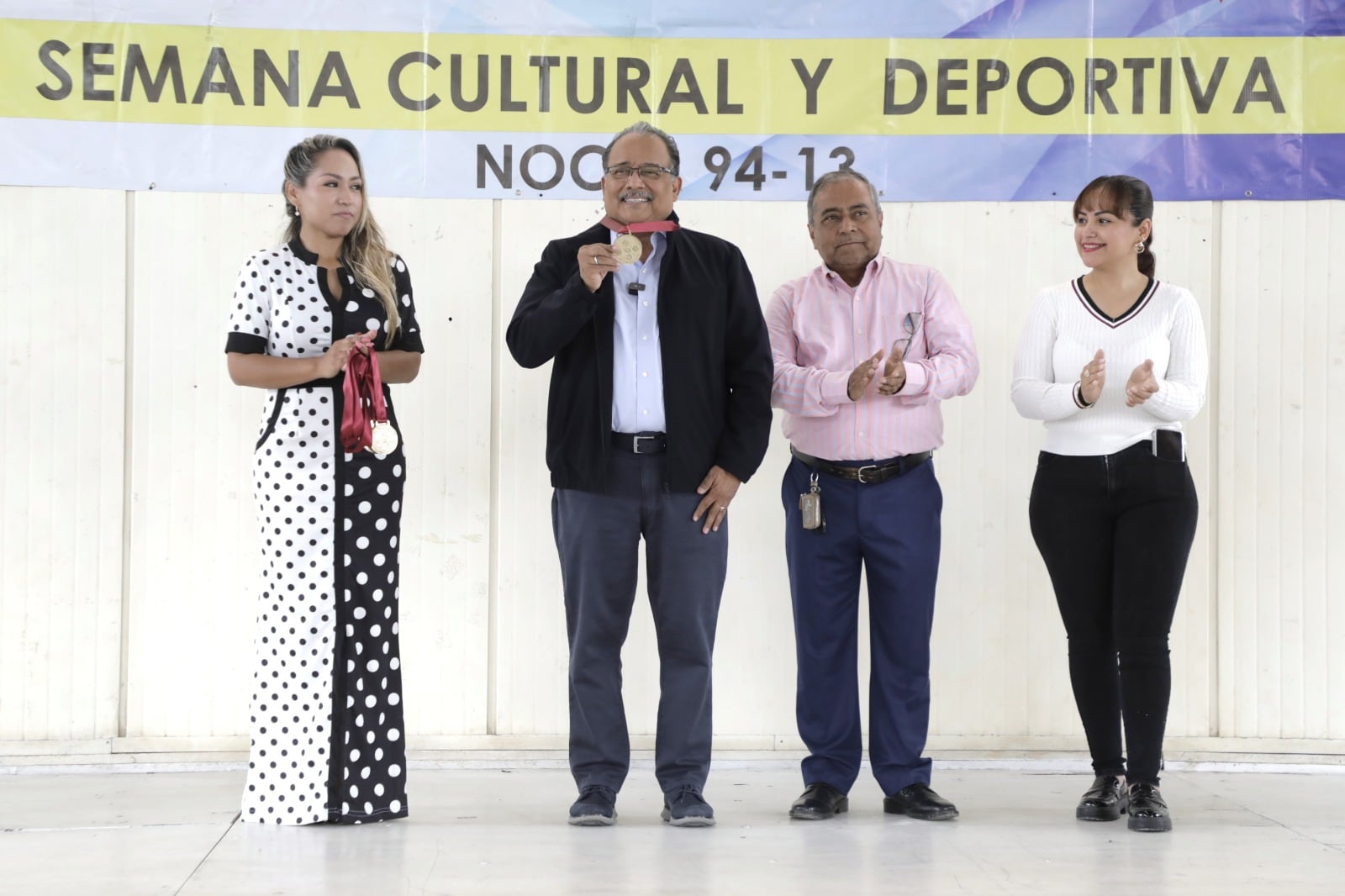 Andrés Mijes convive con estudiantes de la Secundaria 94 Santos Degollado