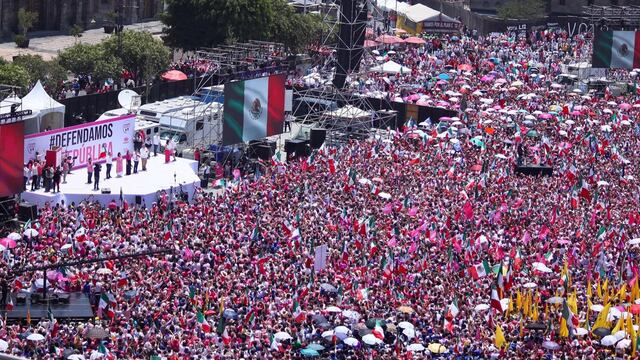 Mitin "Defendamos la República" en el Zócalo de la CDMX