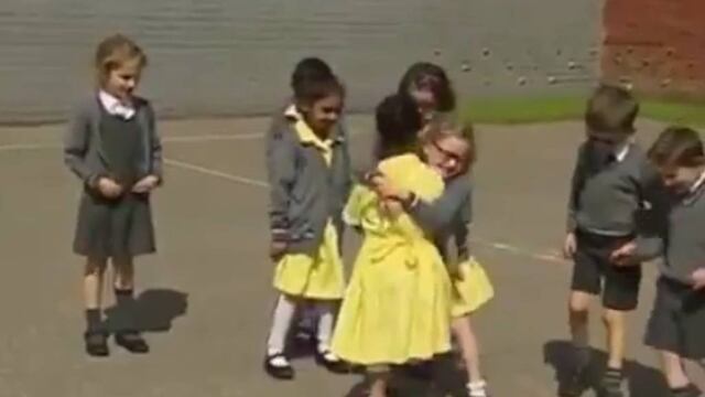 Anu presume su prótesis.