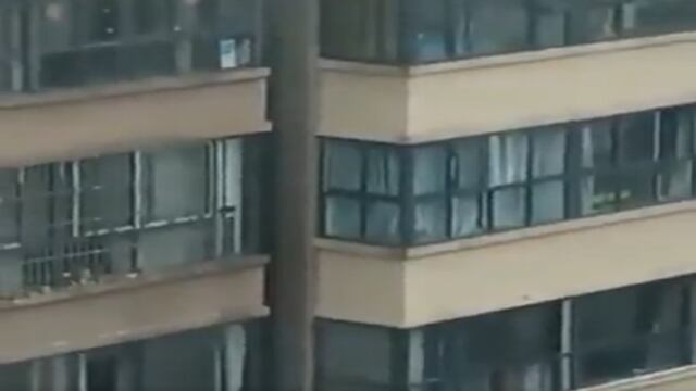 Niños practicando parkour