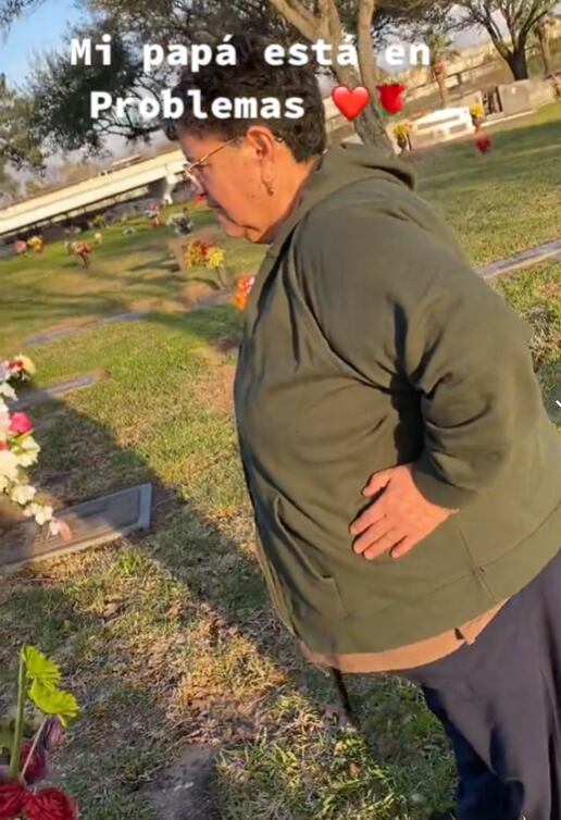 Visita la tumba de su esposo y encuentra regalo de una "atrevida"