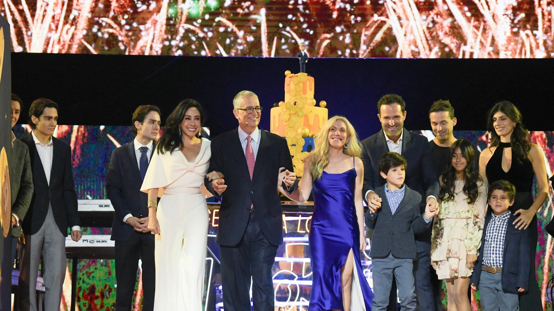 Salinas Pliego, ahora sí, a tomar chocolate