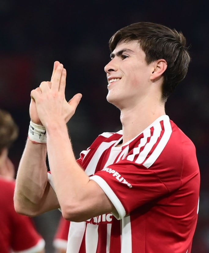 Ovacionan a la Hormiga González tras brillar con Olympiacos