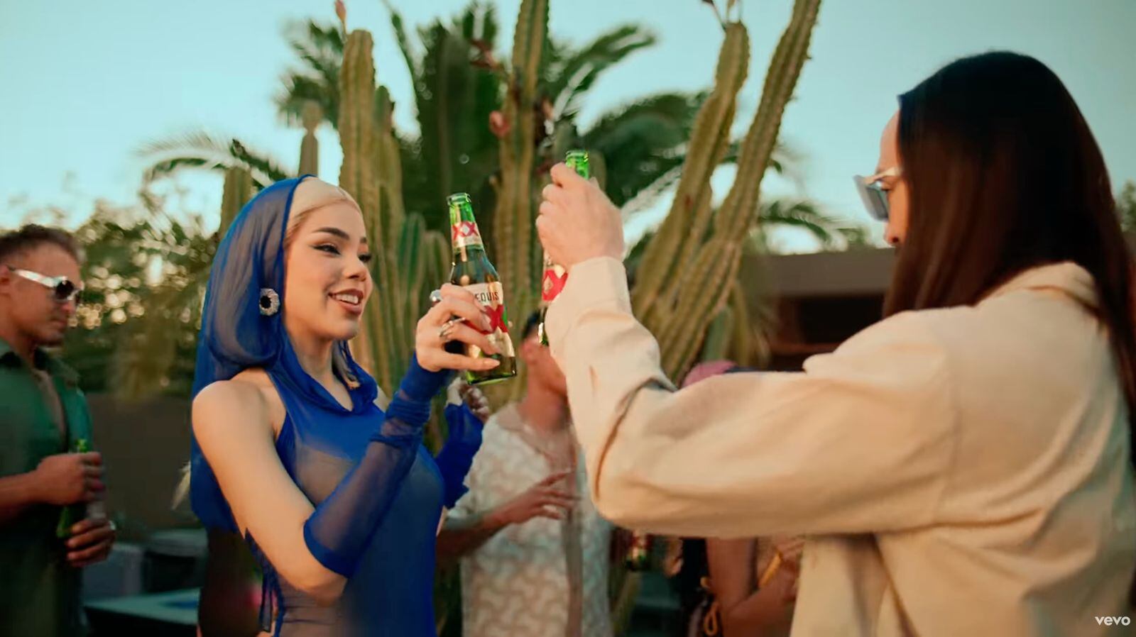 ¿De qué trata Replay, la nueva canción de Kenia Os y Steve Aoki?