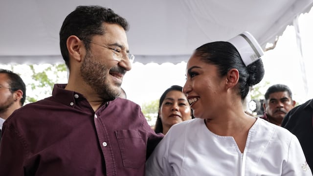 Martí Batres en el Hospital de Zapopan