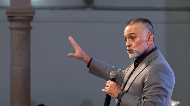 Luis Pérez de Acha informó que se inscribió como aspirante a titular de la FGR