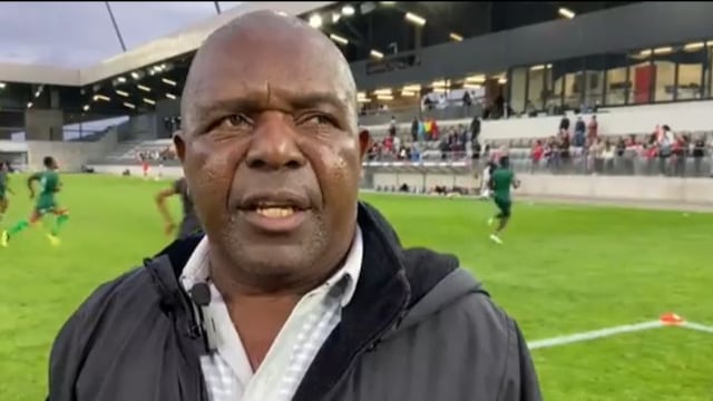Bruce Mwape, DT de la Selección Nacional Femenil de Zambia.