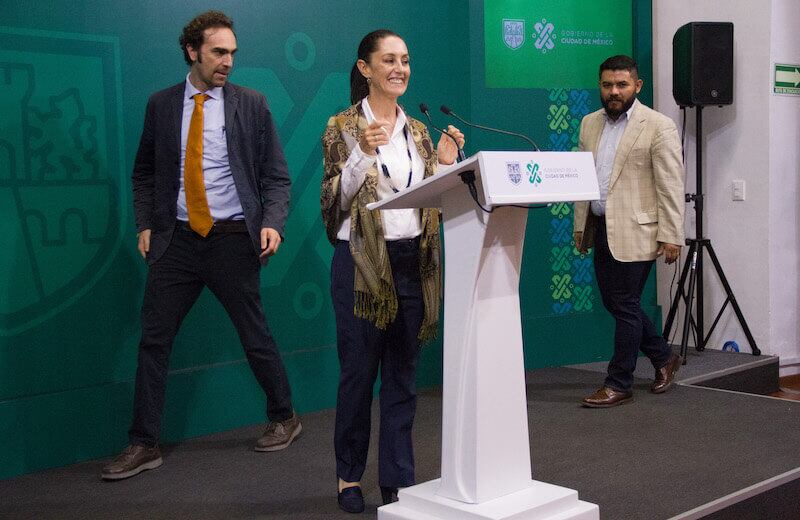 Gobierno de la CDMX presenta programa para taxis eléctricos de taxis