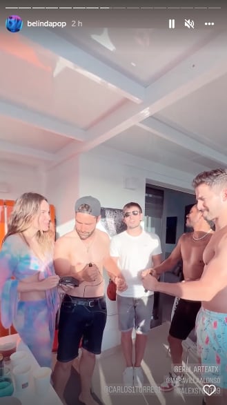 Belinda arma fiesta mexicana en España.