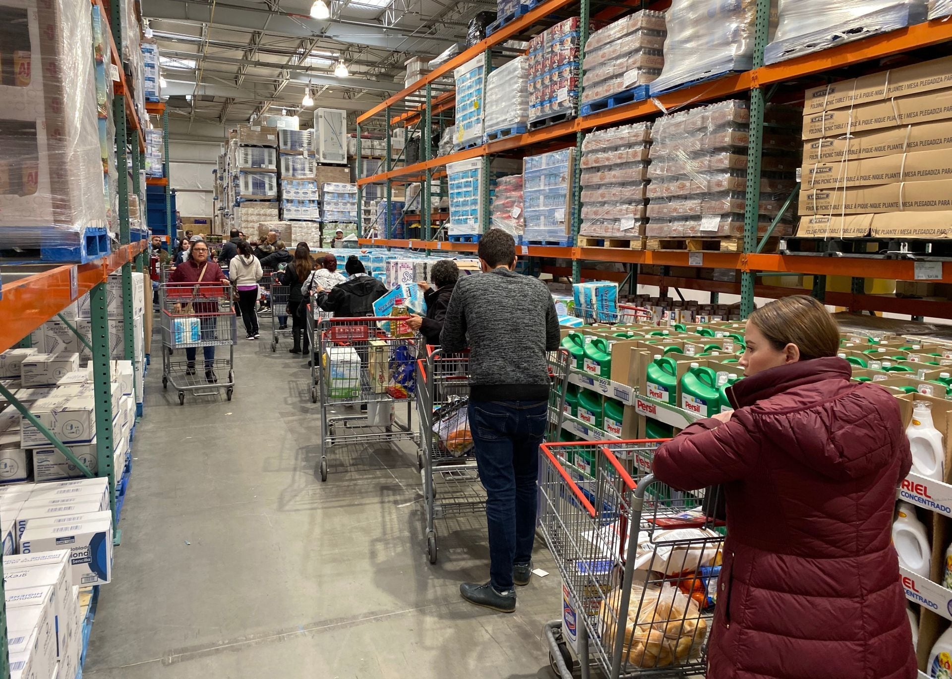 Tiendas Costco registran largas filas en México