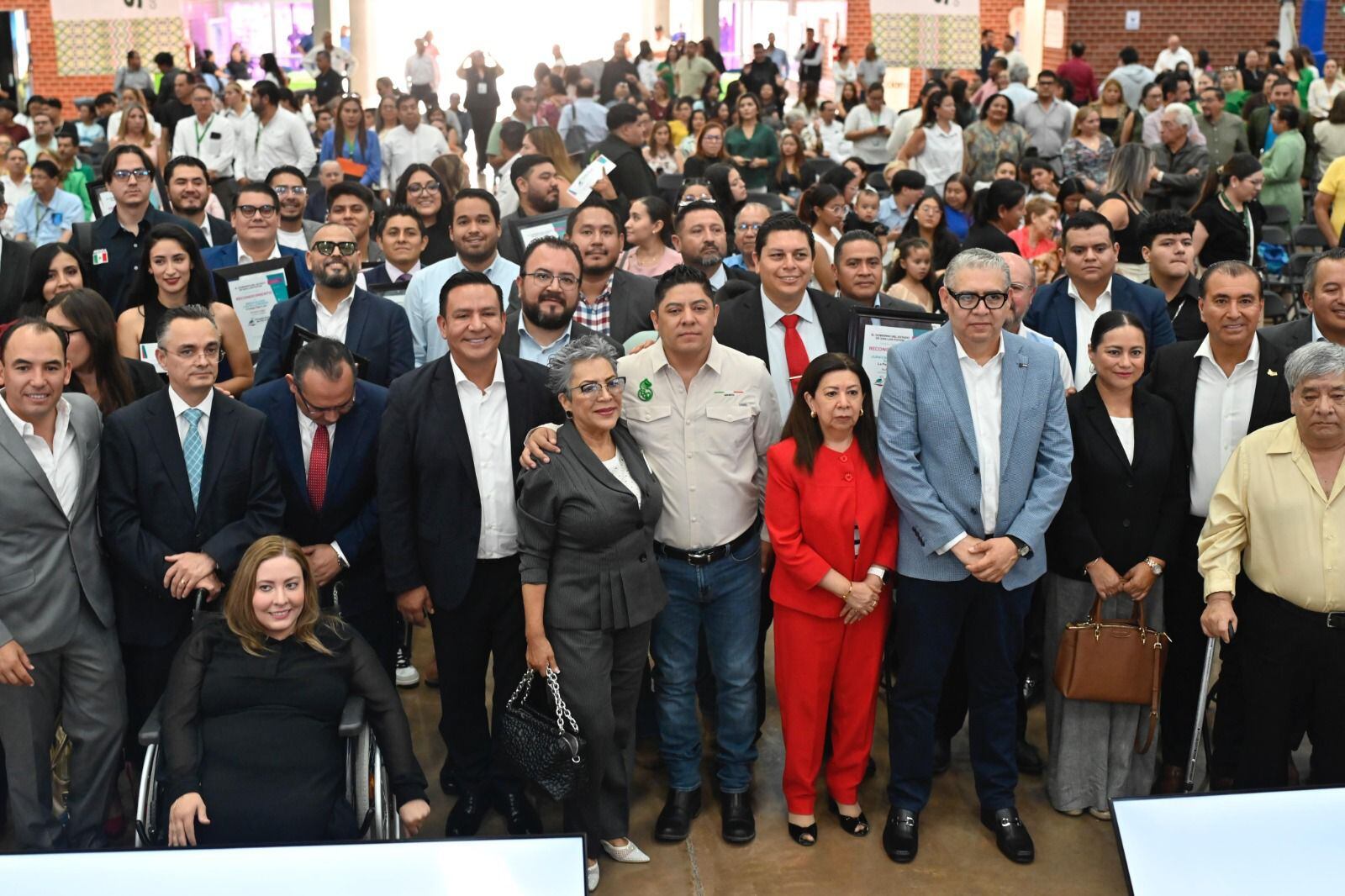 Ricardo Gallardo entrega Premio Estatal de Periodismo 2025