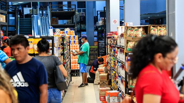 Supermercados en Acapulco vuelven a abrir tras paso de Huracán Otis