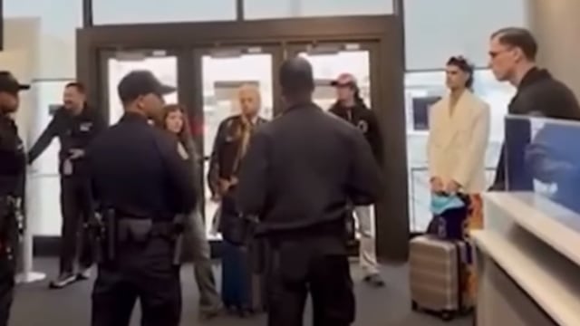 FBI detuvo a Ca7riel y Paco Amoroso por grabar un “video épico” en pleno vuelo