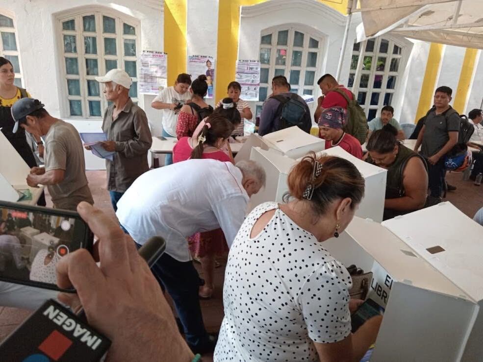 AMLO reaparece para votar en las elecciones Poder Judicial 2025 en Chiapas