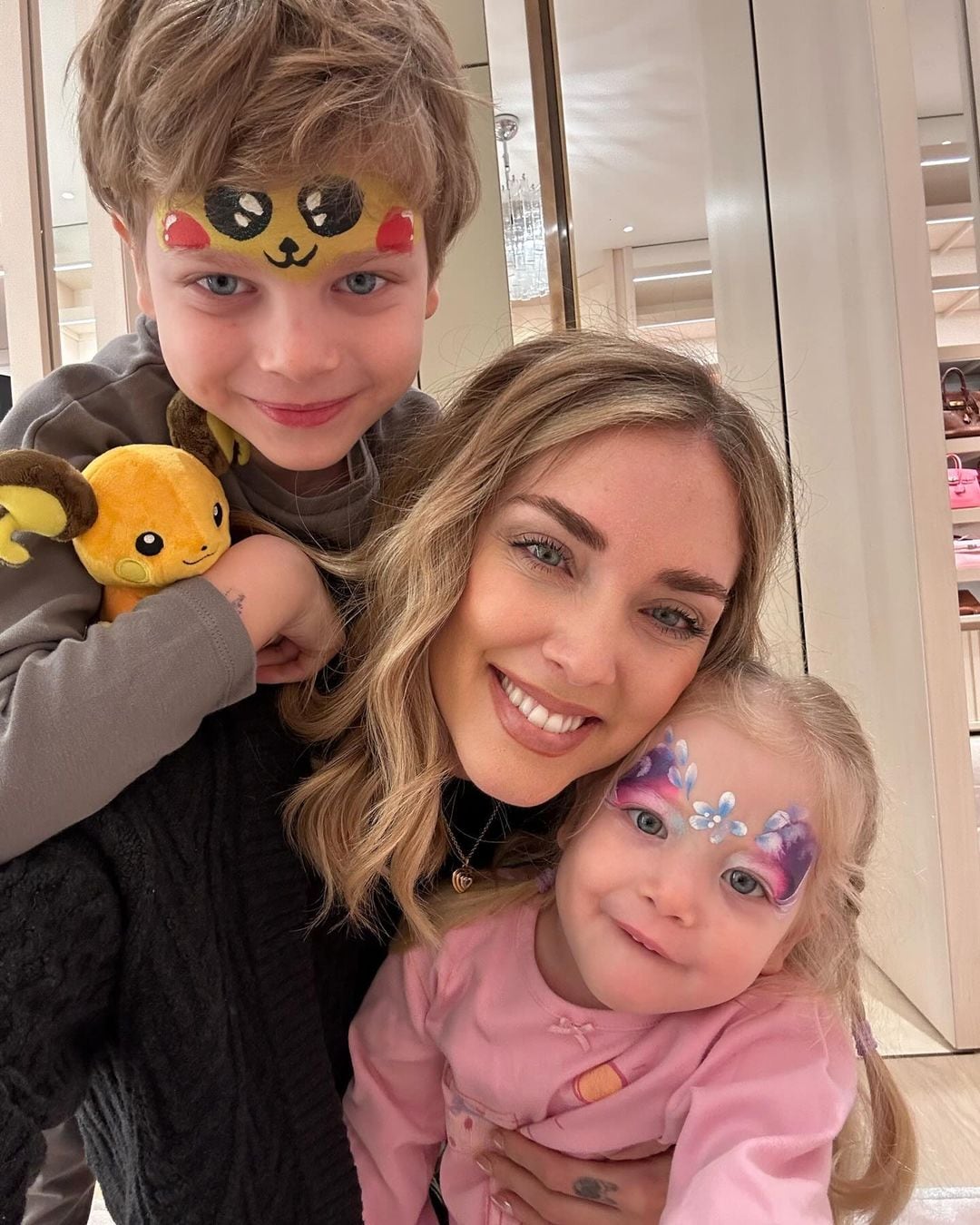 Chiara Ferragni con sus hijos, Leo y Vittoria.