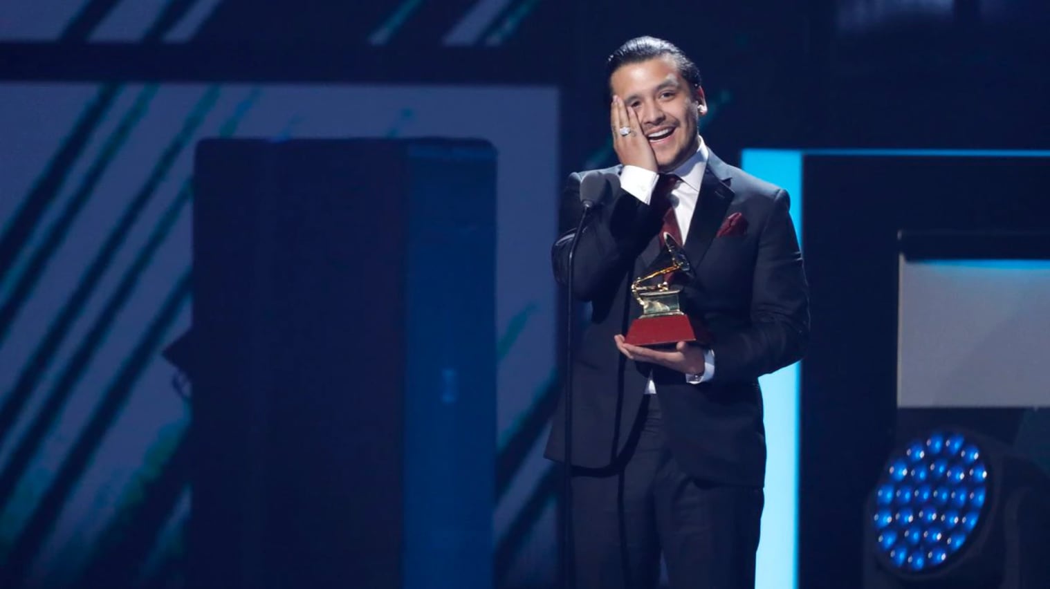 Christian Nodal ganando un Premio Latin Grammy