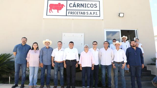 Javier May recorre instalaciones de Fricetab en Tabasco para conocer el proyecto de inversión de Oliver Falcón.