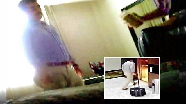 Francisco Rojas recibiendo dinero de un moche