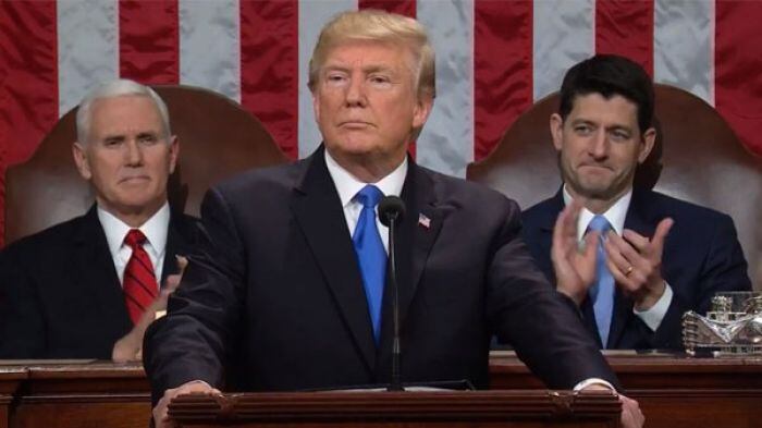Trump presume muro; dice que opositores buscan frontera abierta para “muchos criminales”