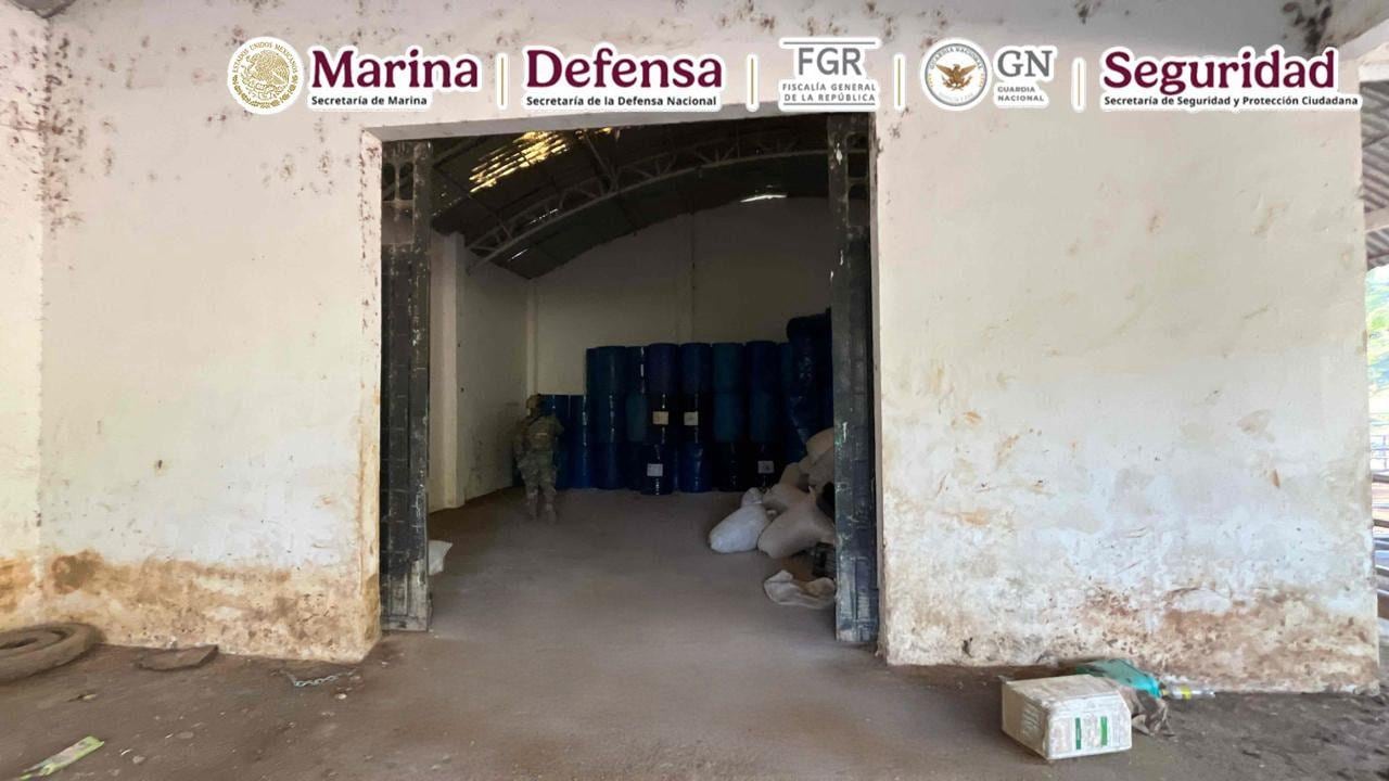 Marina y Gabinete de Seguridad desmantelan laboratorios de drogas en Guerrero.
