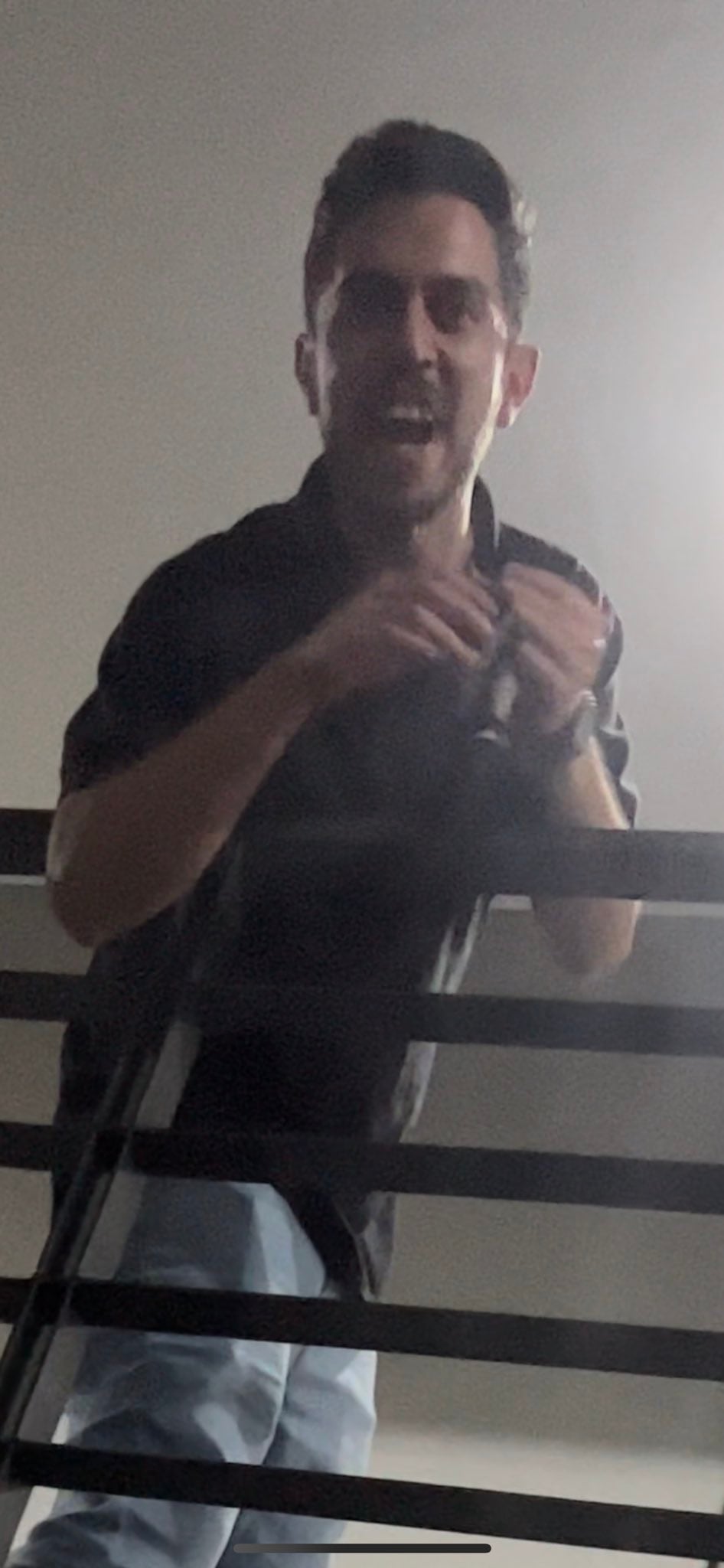 Hombre amenaza a su vecina con violarla