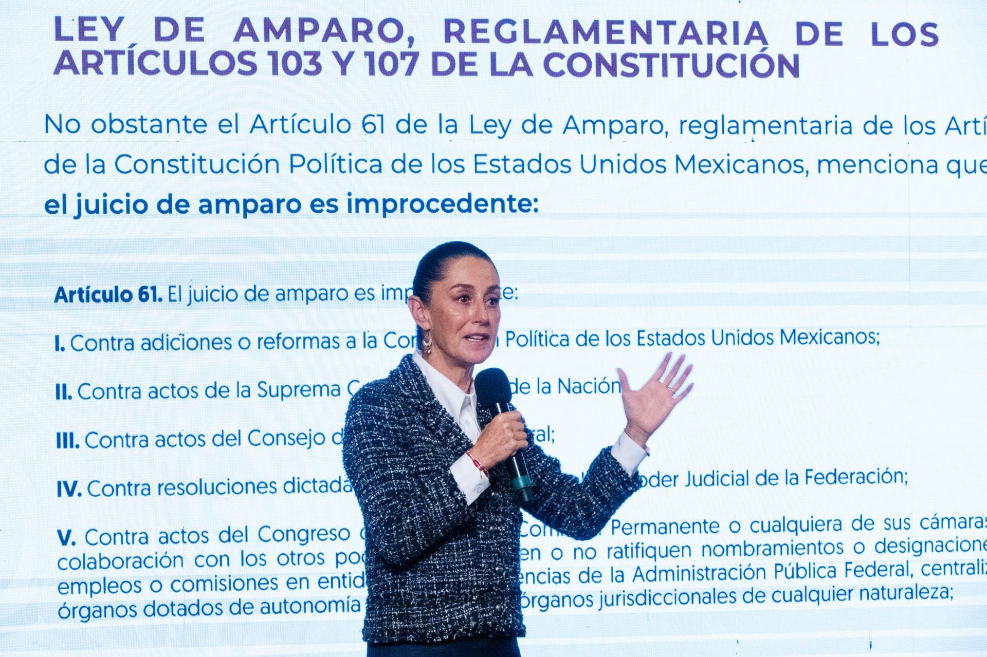 Claudia Sheinbaum Pardo, Presidenta de México, explica que la Ley de Amparo no aplica a cambios constitucionales