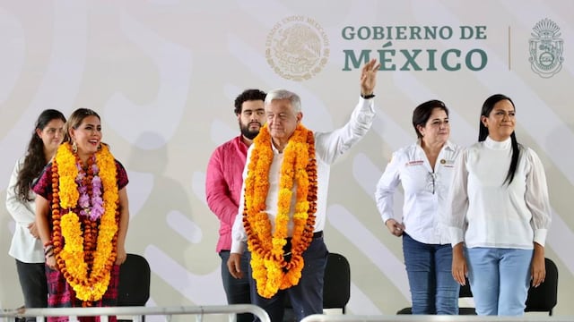 La gobernadora Evelyn Salgado y el presidente AMLO revisan el avances de los programas en Guerrero.
