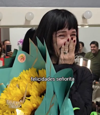 La tierna reacción de Susana Zabaleta al recibir las flores de Ricardo Pérez