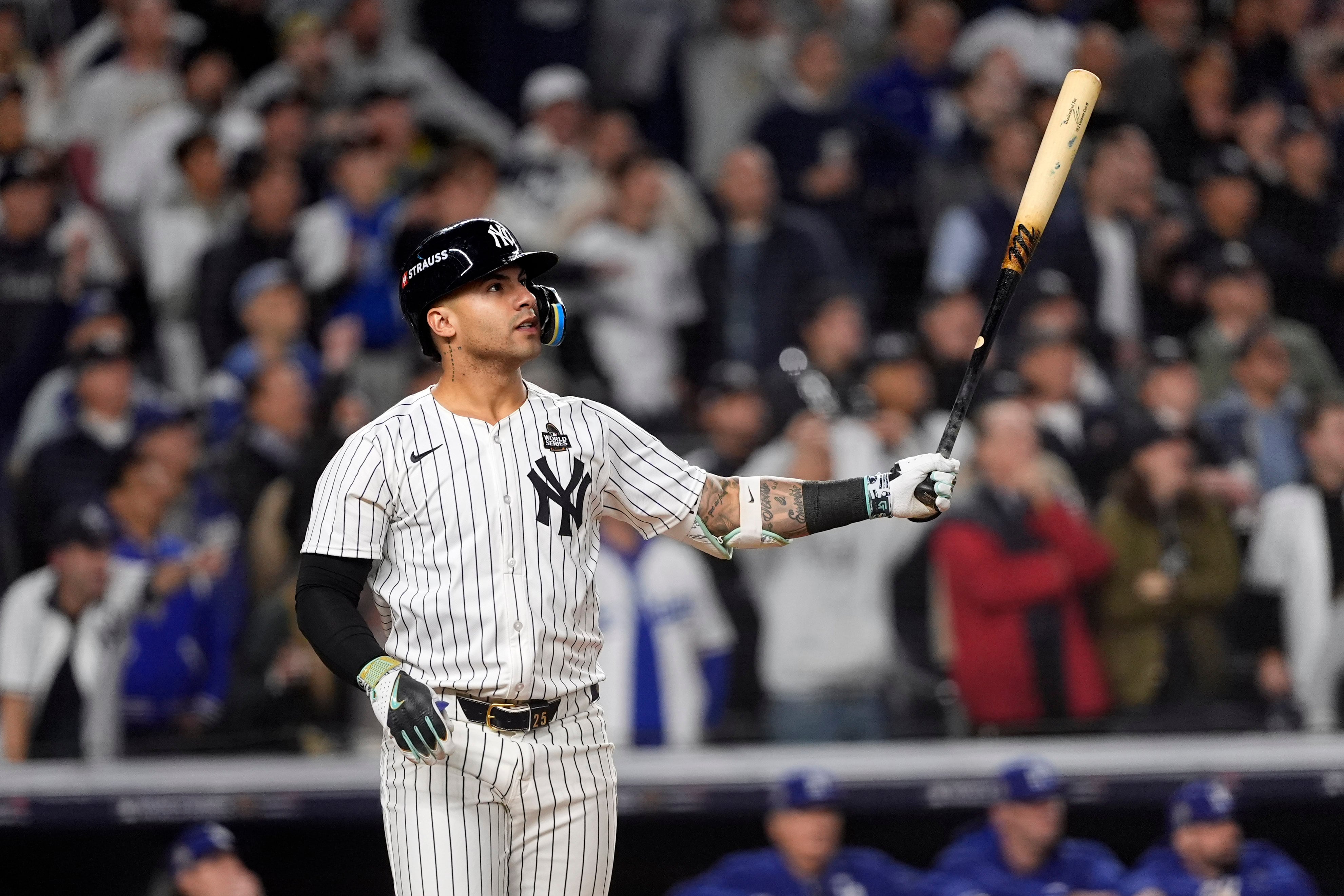¡Escándalo en la Serie Mundial! Fan de Yankees intentó quitarle guante a estrella de los Dodgers