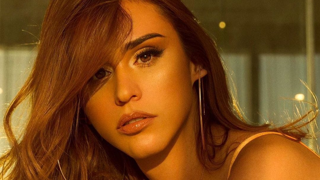 Yanet García se convierte en una sexy y traviesa Caperucita Roja (VIDEO)