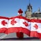 Canadá ofrece a mexicanos 28 mil pesos mensuales por trabajar en tienda de abarrotes