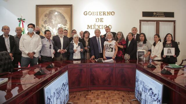 AMLO en reunión con víctimas de la "guerra sucia"