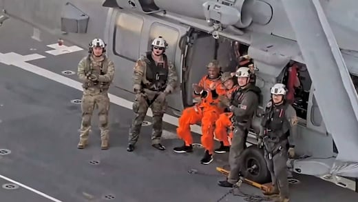 Astronautas de Artemis II, sanos y salvos, pasan a pruebas médicas